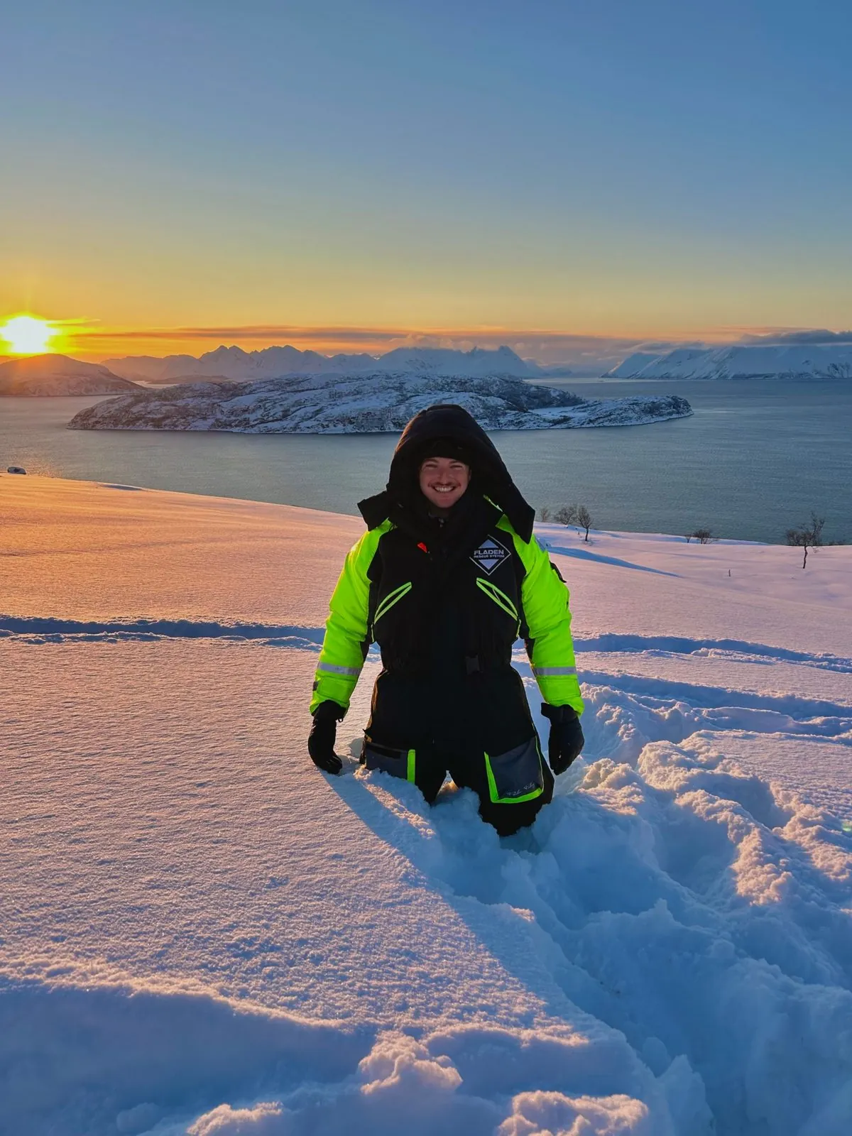 Pierre Le Quéau dans la neige en Norvège, au coucher du soleil