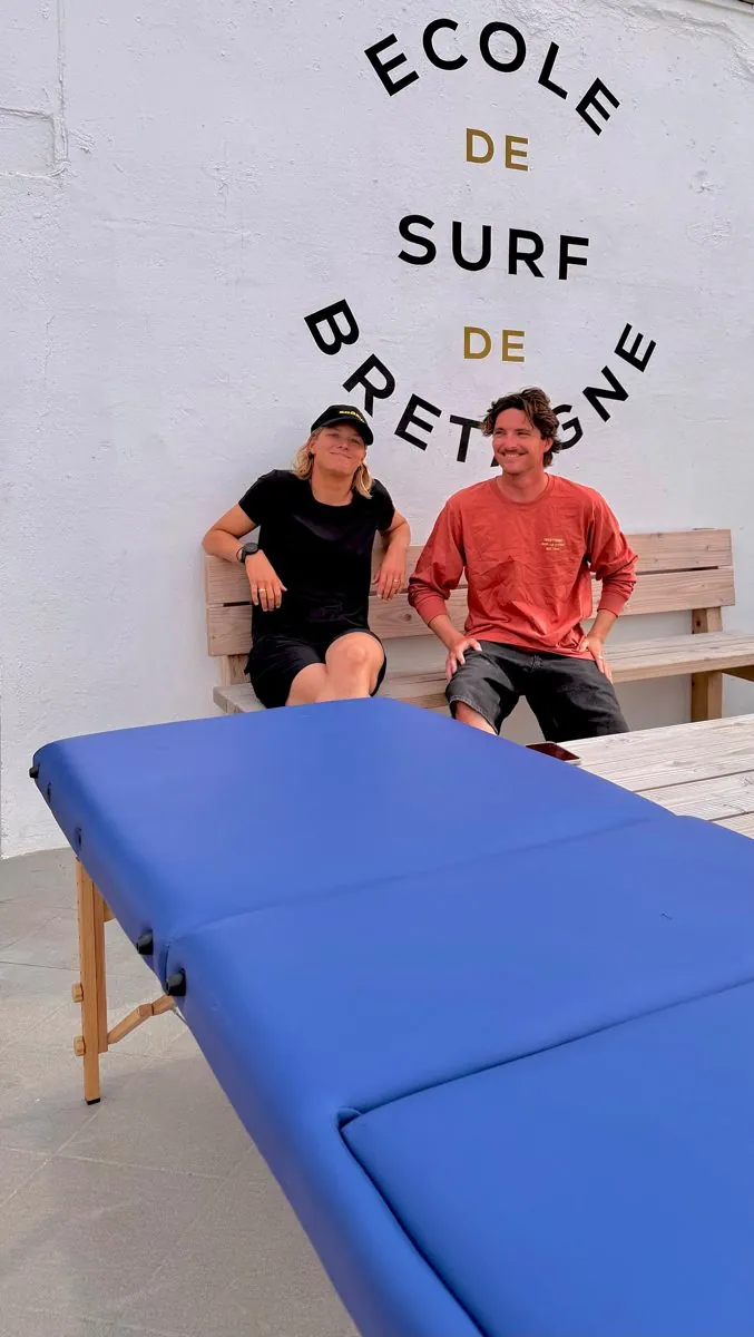 Soin sur table portative à l’École de Surf de Bretagne, La Torche
